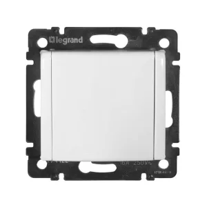 Розетка 1-м СП Valena 16А IP21 2P+E с заземл. защ. шторки с крышкой винты механизм бел. IEK 774422 Legrand (группа IEK)